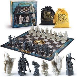 Lord of the Rings Chess Set - Noble Collection